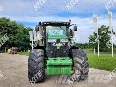 John Deere 7230R Traktory