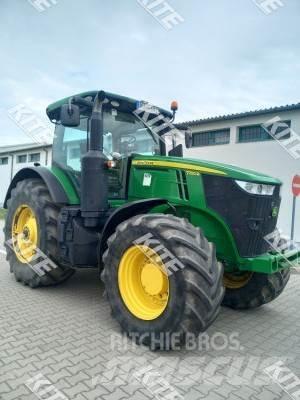 John Deere 7250R Traktory