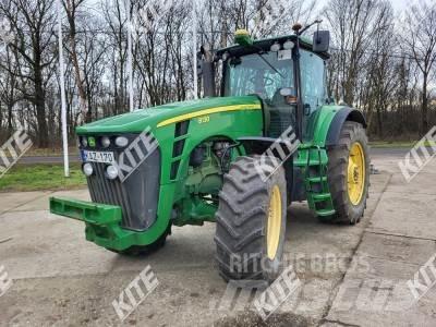 John Deere 8130 Traktory