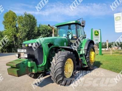 John Deere 8220 Traktory