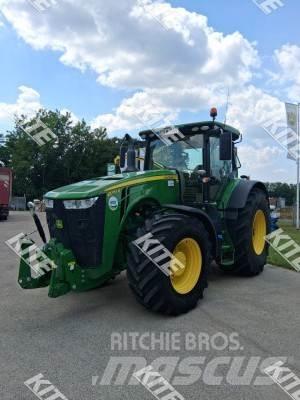 John Deere 8270R Traktory
