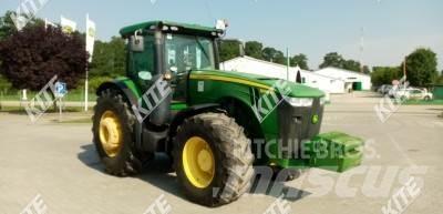 John Deere 8285R Traktory