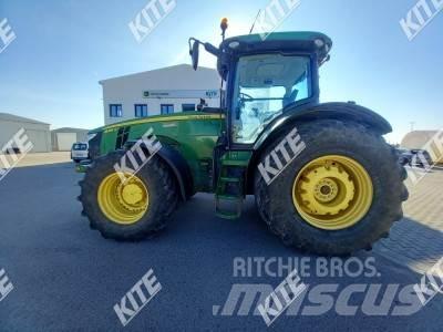 John Deere 8335R Traktory