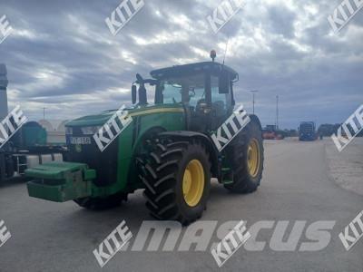 John Deere 8370R Traktory