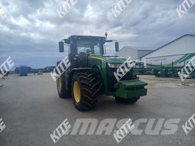 John Deere 8370R Traktory