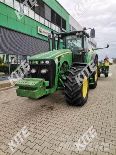 John Deere 8430 Traktory