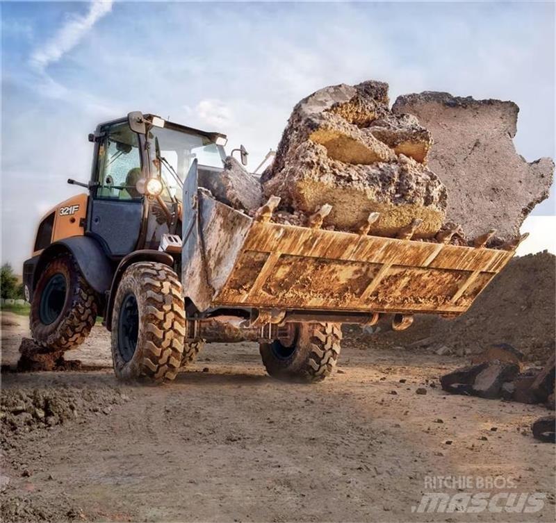 CASE 321F Kolesové nakladače