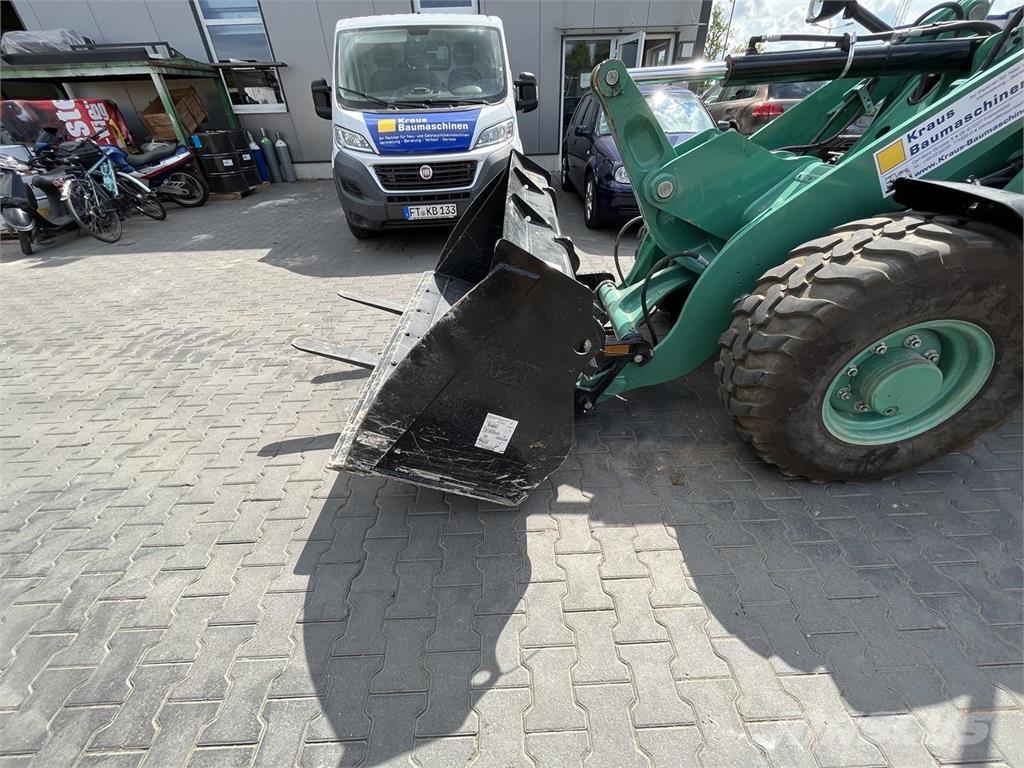 CAT 906 M Kolesové nakladače