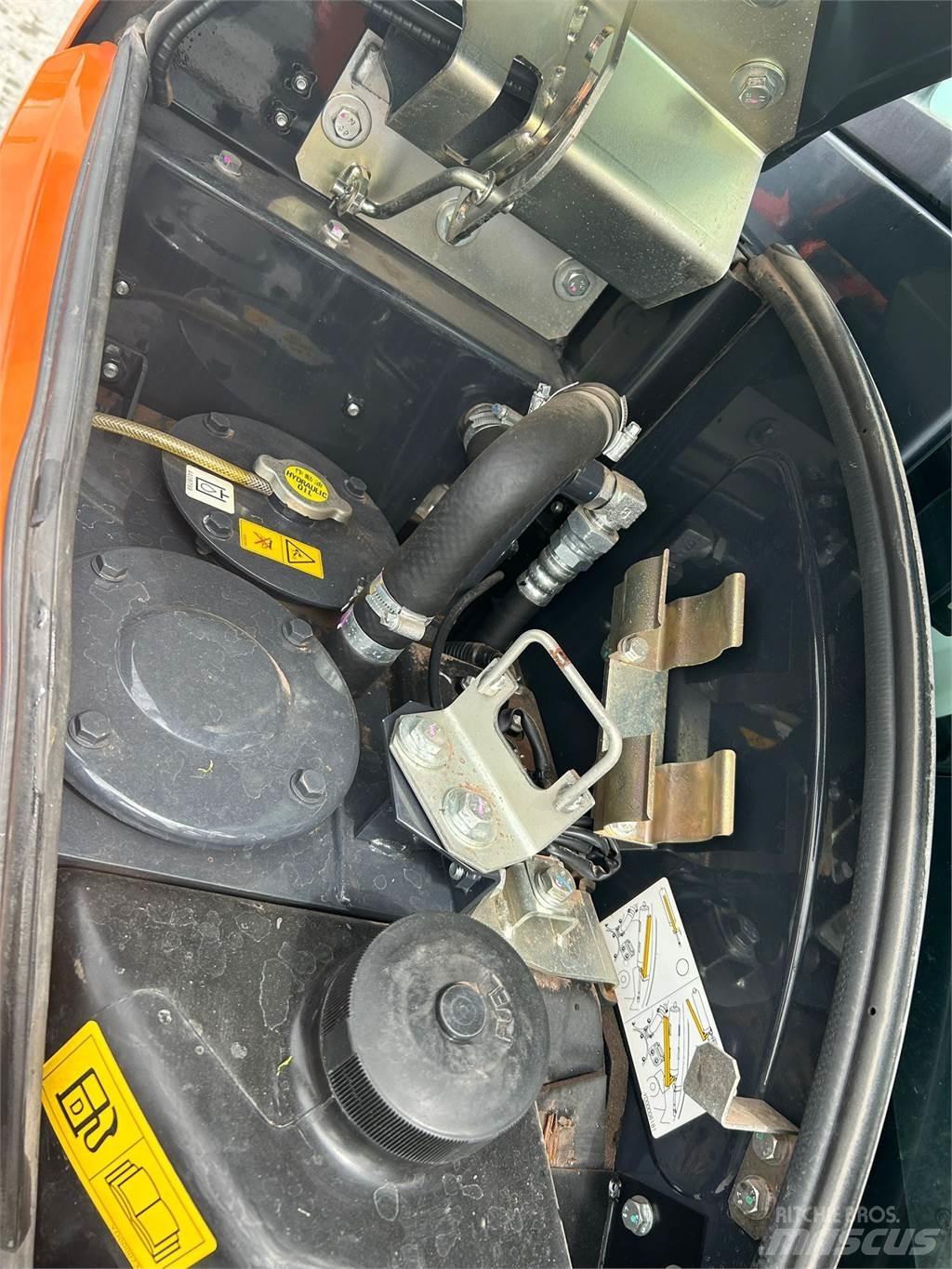 Hitachi ZX38U-6 Pásové rýpadlá