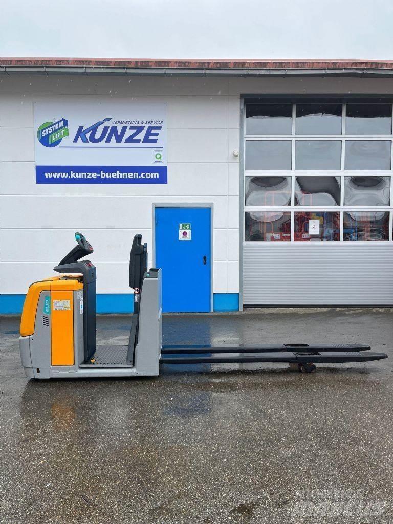 Jungheinrich ECE225 Strednezdvižný vozík
