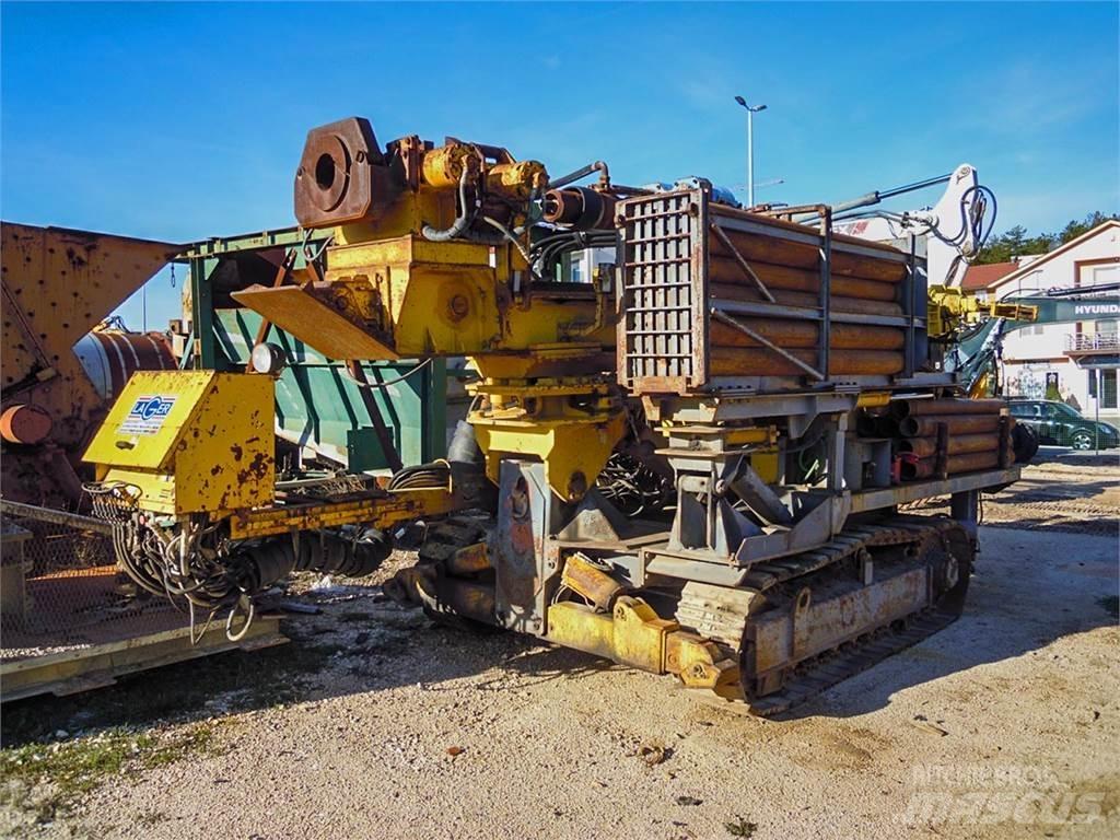 Atlas Copco Mustang 13-F3 Povrchové vrtné súpravy