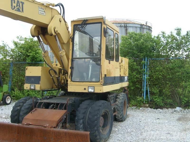 CAT 206 BFT Kolesové rýpadlá