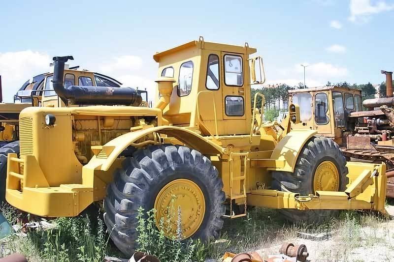 CAT 824B Kolesové dozéry
