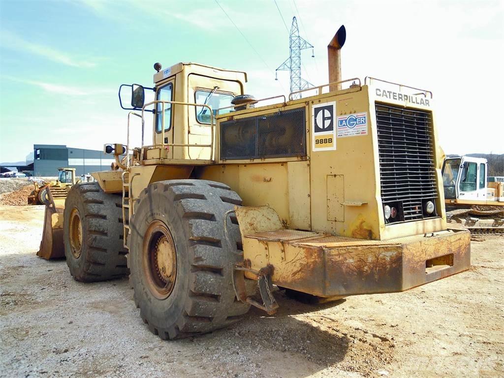 CAT 988B Kolesové nakladače