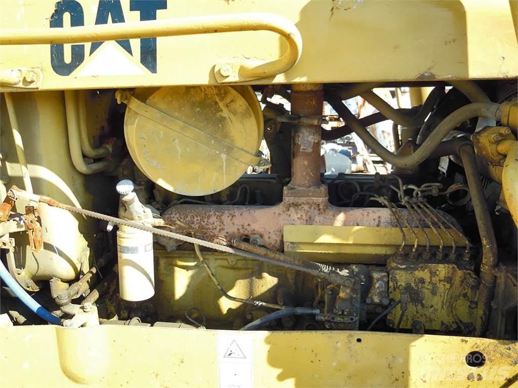 CAT D5B Pásové dozéry