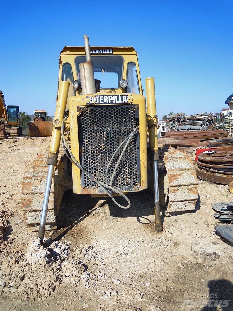 CAT D5B Pásové dozéry