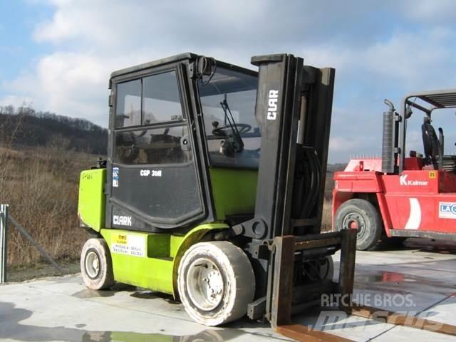 Clark CGP30 LPG vozíky