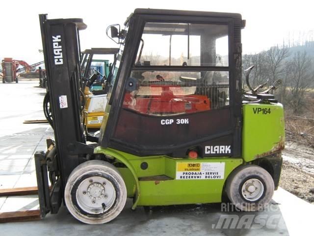 Clark CGP30 LPG vozíky