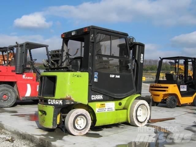 Clark CGP30 LPG vozíky