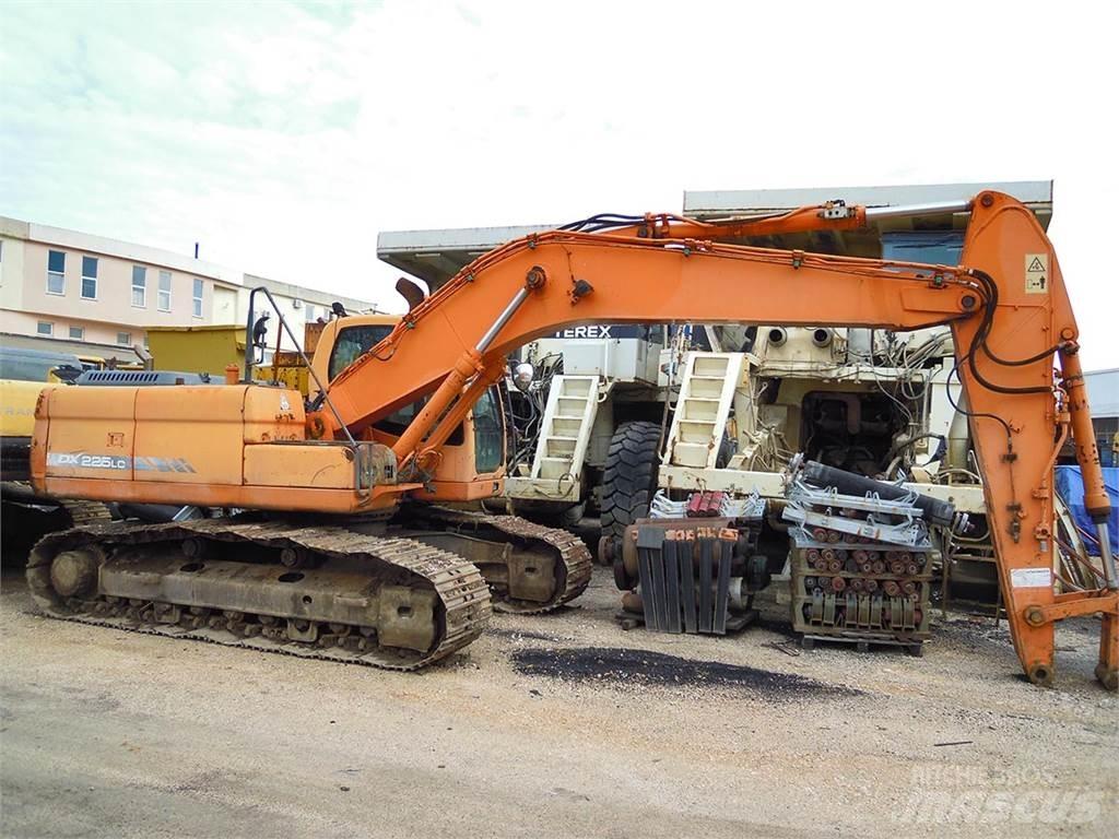 Doosan DX225LC Pásové rýpadlá