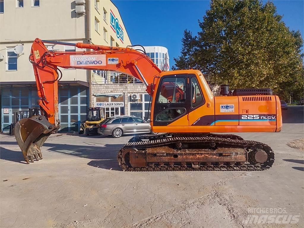 Doosan SOLAR 225NLC-V Pásové rýpadlá