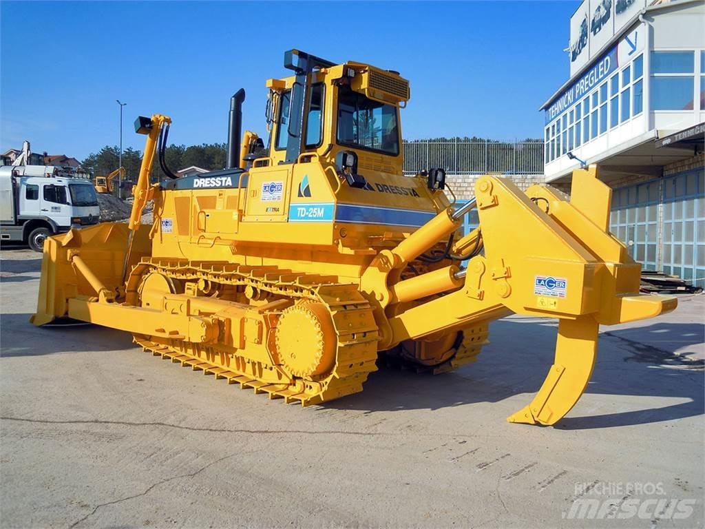 Dressta TD-25M Pásové dozéry