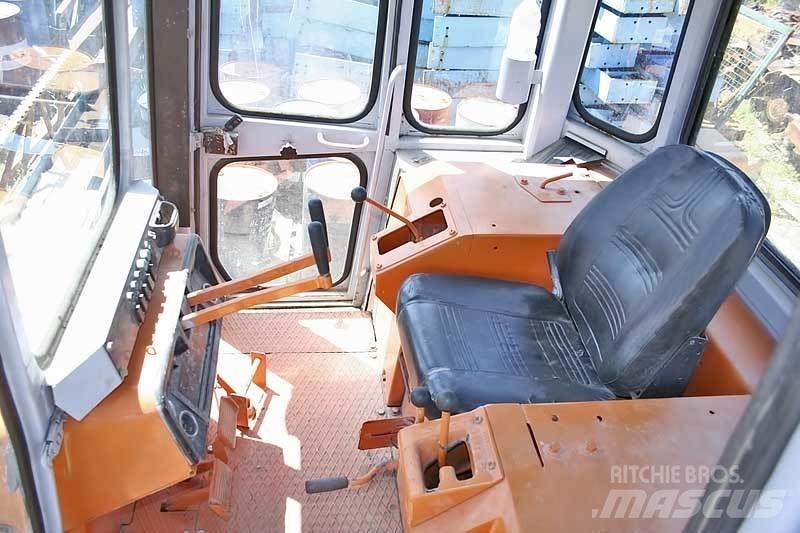 Fiat-Hitachi FD 20 Pásové dozéry