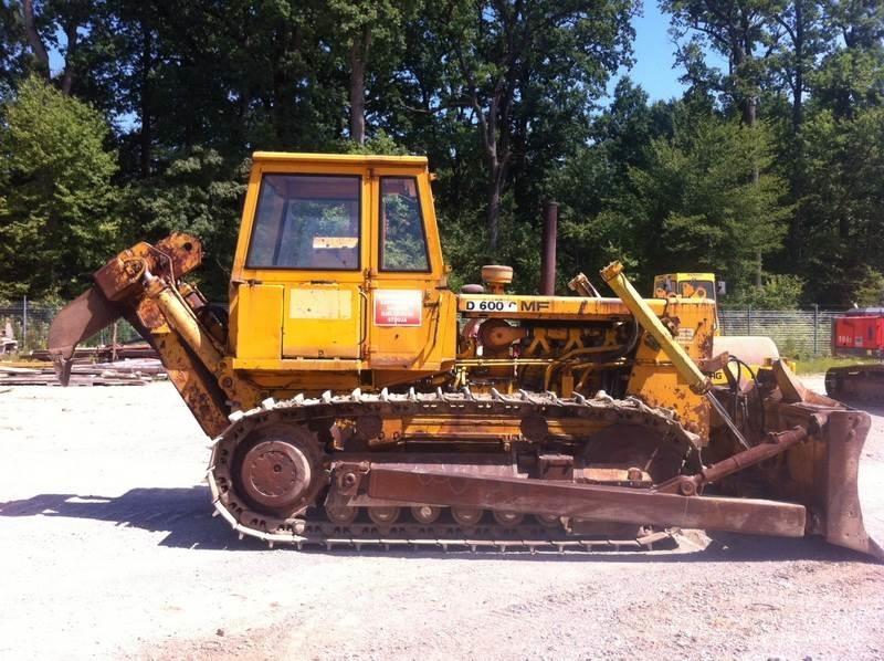 Hanomag D600 Pásové dozéry