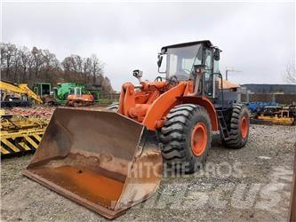 Hitachi ZW220 Kolesové nakladače
