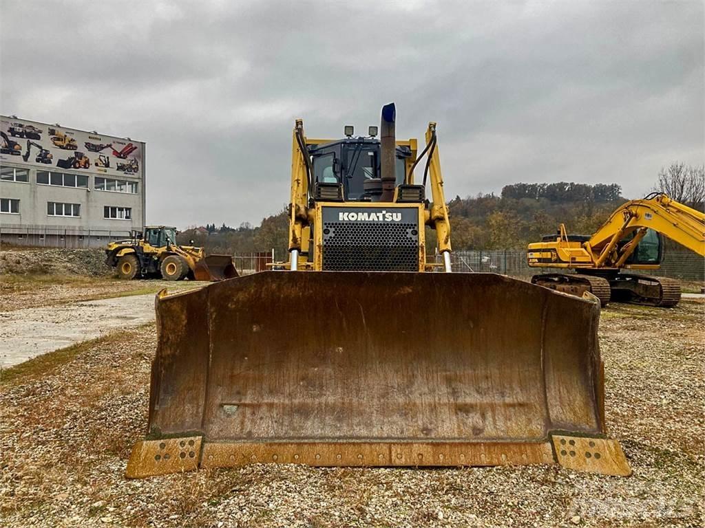 Komatsu D65EX Pásové dozéry