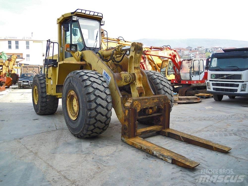 Komatsu WA500-1 Kolesové nakladače