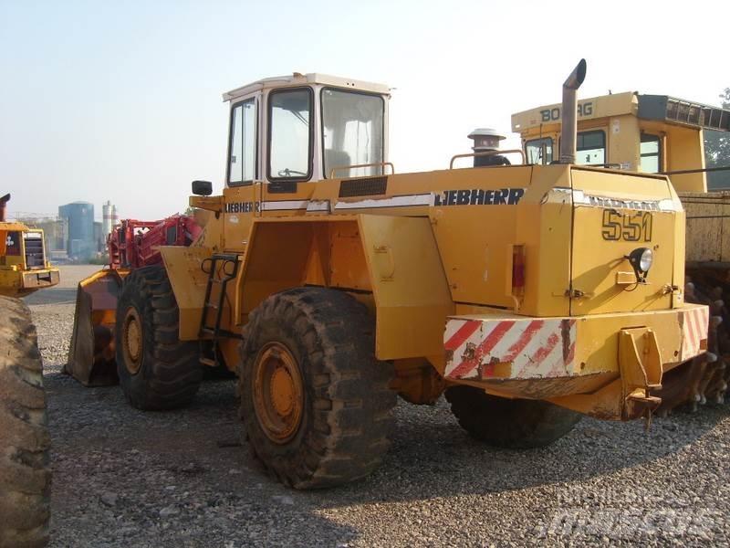 Liebherr L 551 Kolesové nakladače