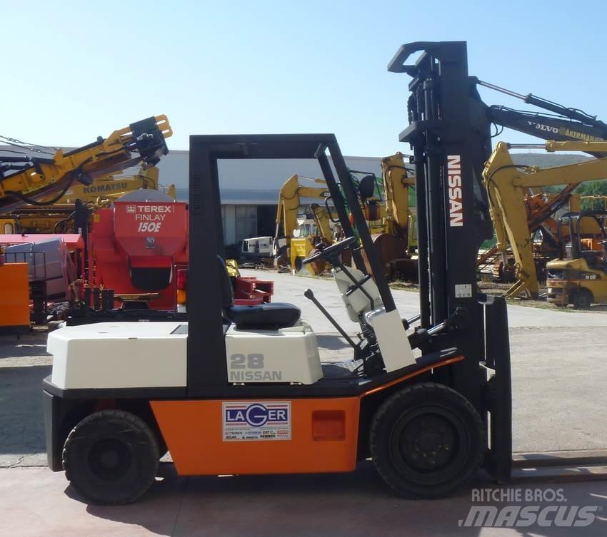Nissan EGH02 Dieselové vozíky