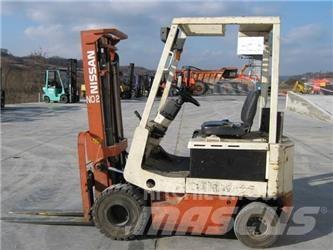 Nissan M01L15 Akumulátorové vozíky