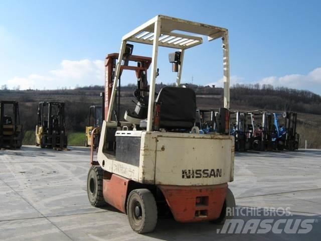 Nissan M01L15 Akumulátorové vozíky