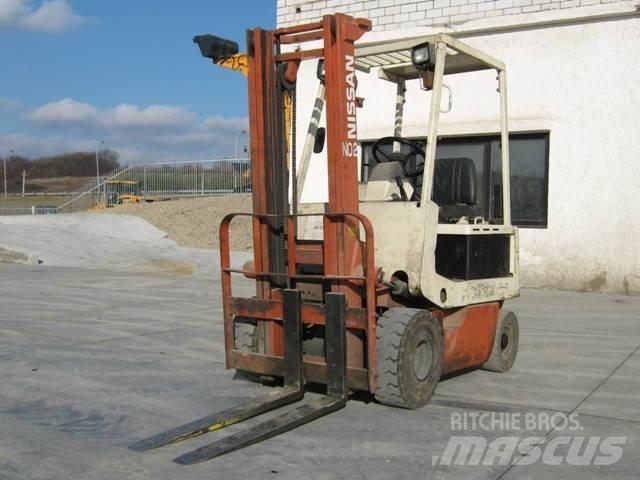 Nissan M01L15 Akumulátorové vozíky