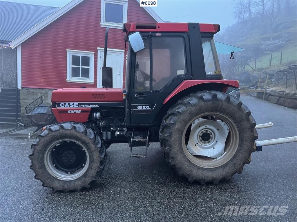 Case IH 685 XL Traktory