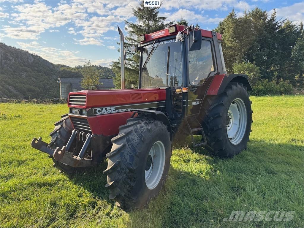 Case IH 845 XL Traktory