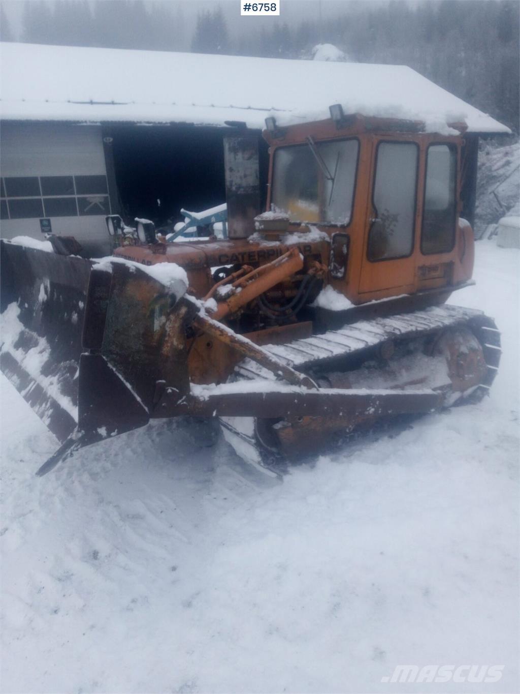 CAT D4 Pásové dozéry