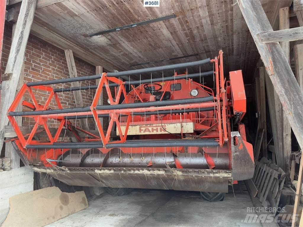 Deutz Fahr M900 Kombinované zberacie stroje