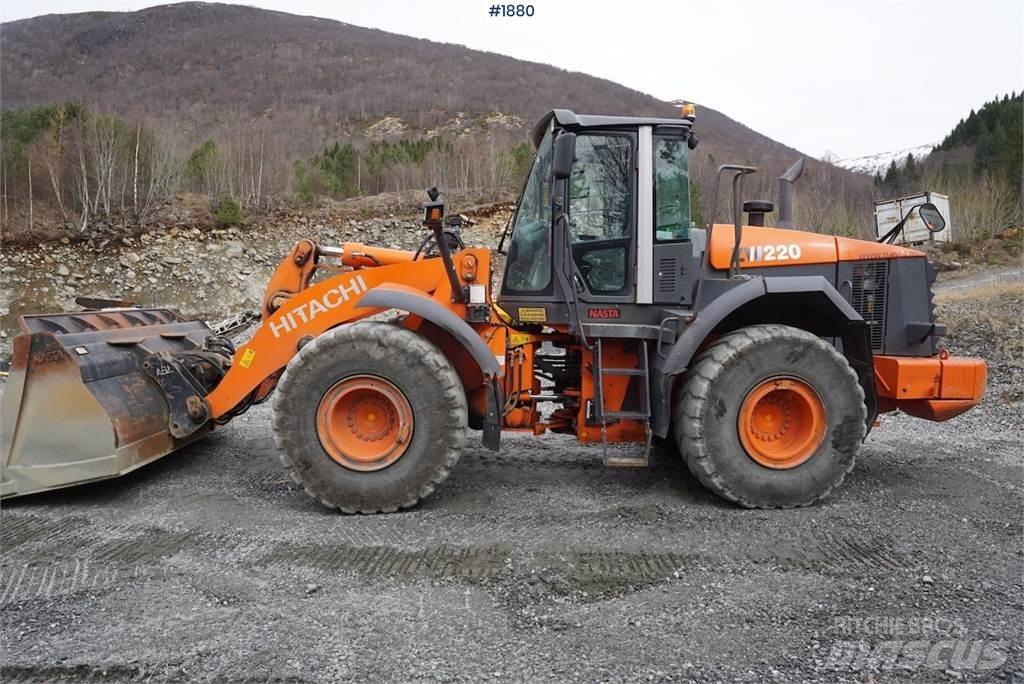 Hitachi ZW220 Kolesové nakladače