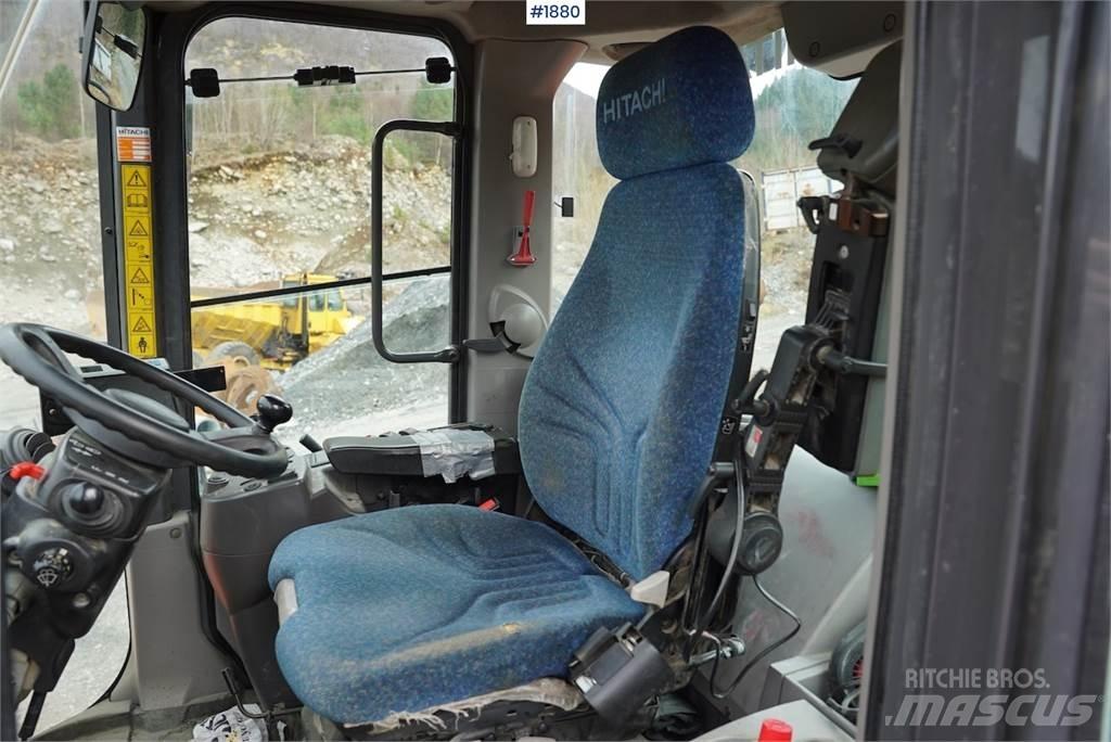 Hitachi ZW220 Kolesové nakladače