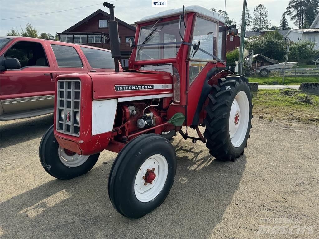 International 444 Traktory