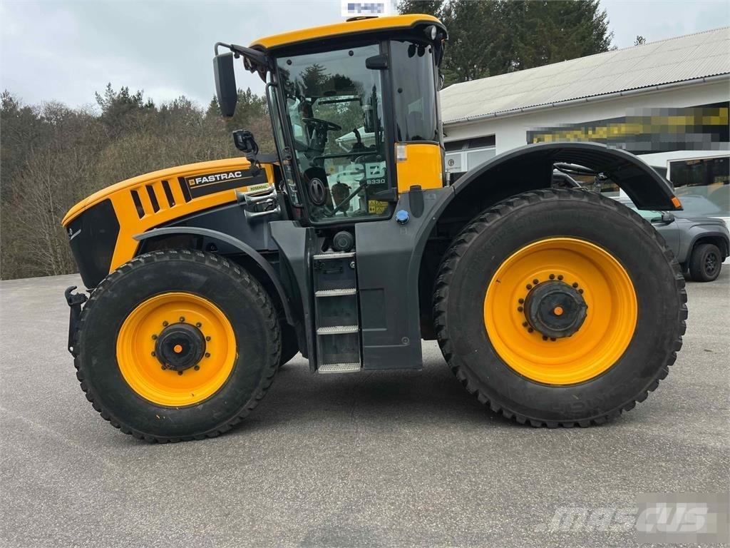 JCB Fastrac 8330 Traktory