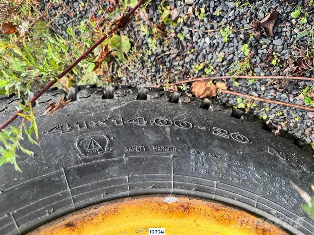 John Deere 3045R Traktory