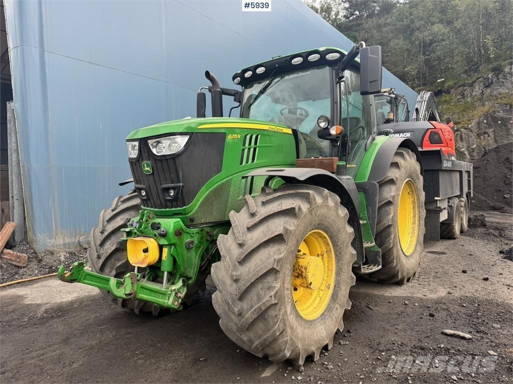 John Deere 6215R Traktory