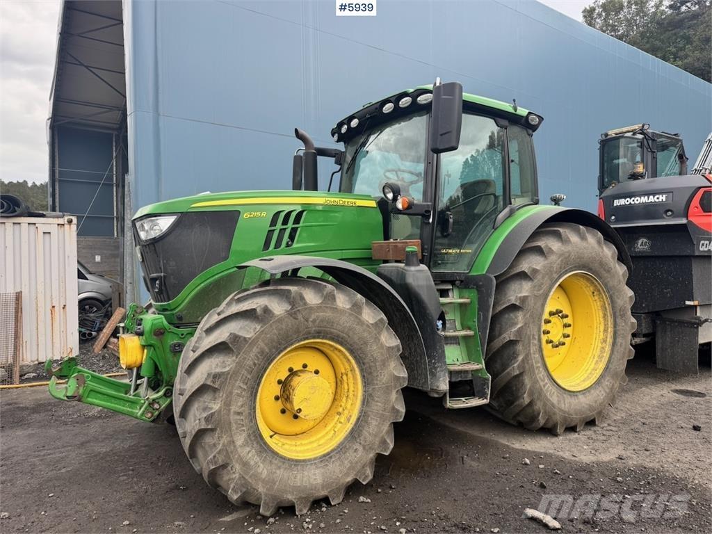 John Deere 6215R Traktory