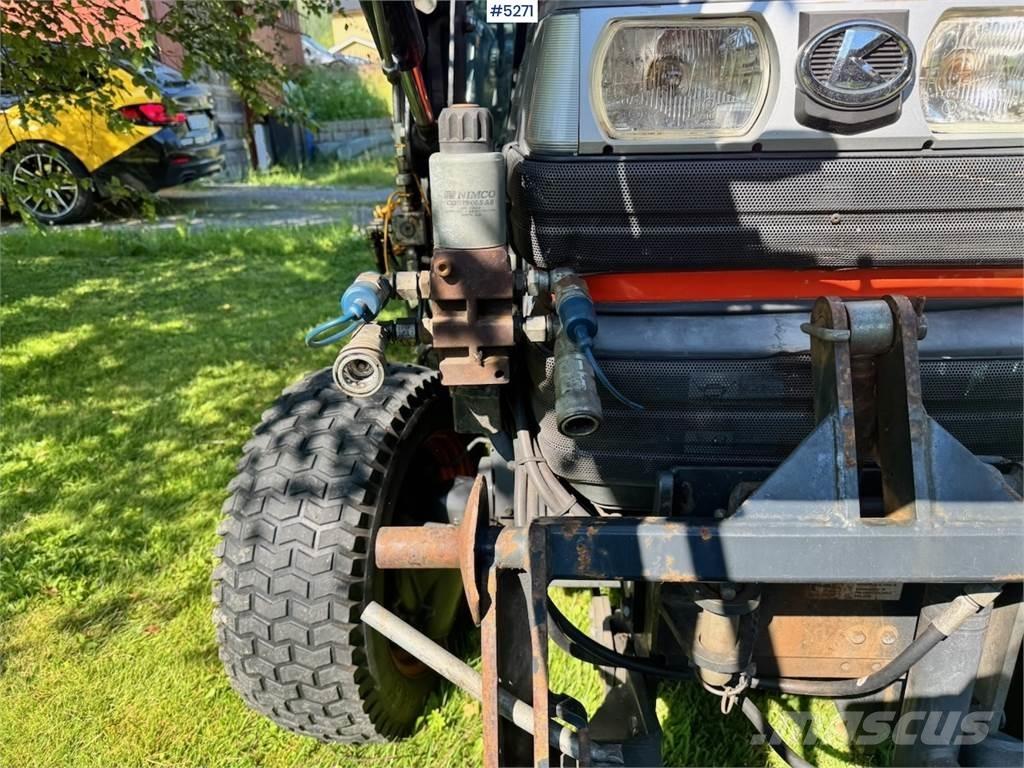 Kubota STA-35 Traktory
