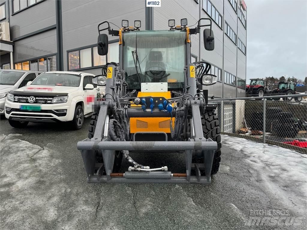 LM Trac 587 Viacúčelové nakladače