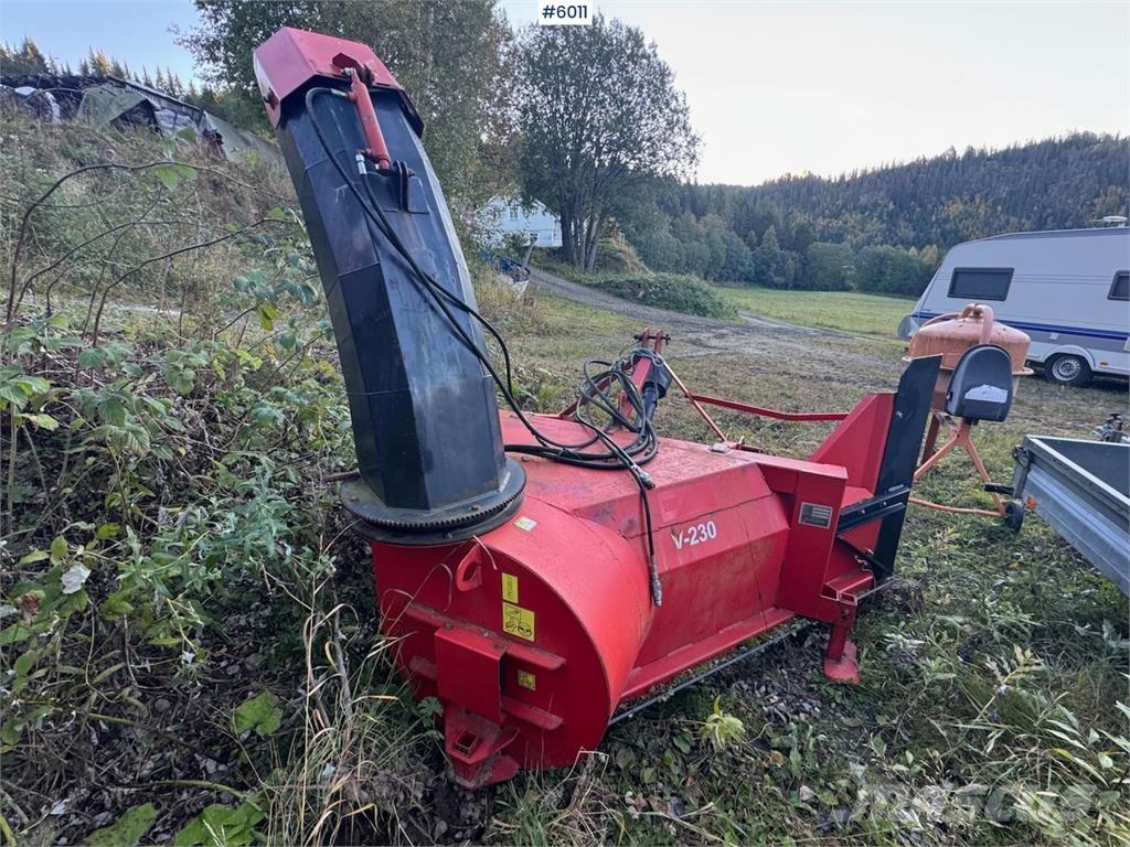 Sisu Handel V-230 Snežné pluhy, predné snežné radlice